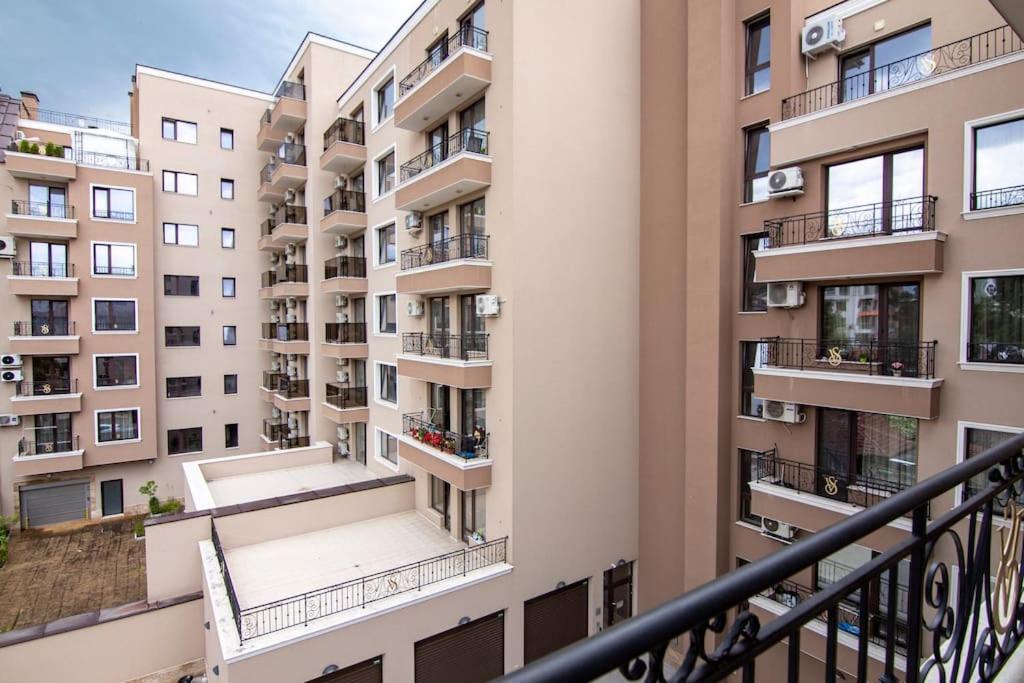 With Private Parking Apartament