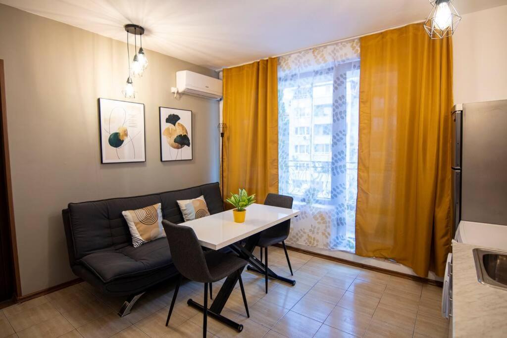 Apartament With Private Parking *